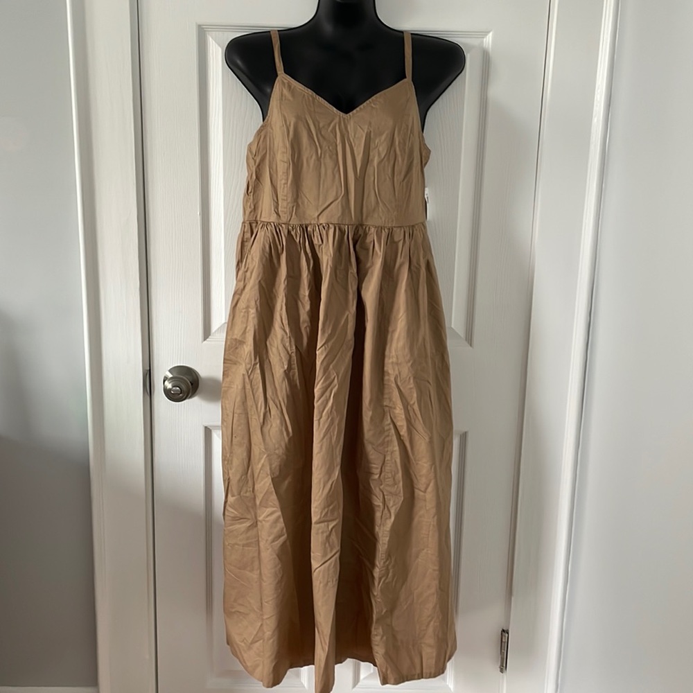 Old Navy Dress size medium. NWT